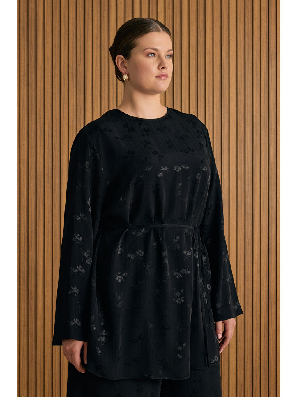 Siyah Çicek Jakar Desenli Beli Bağlamalı Tunik-3