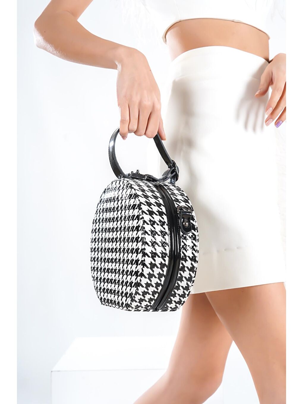 Siyah World Kazayağı Desenli Kadın El Çantası-1