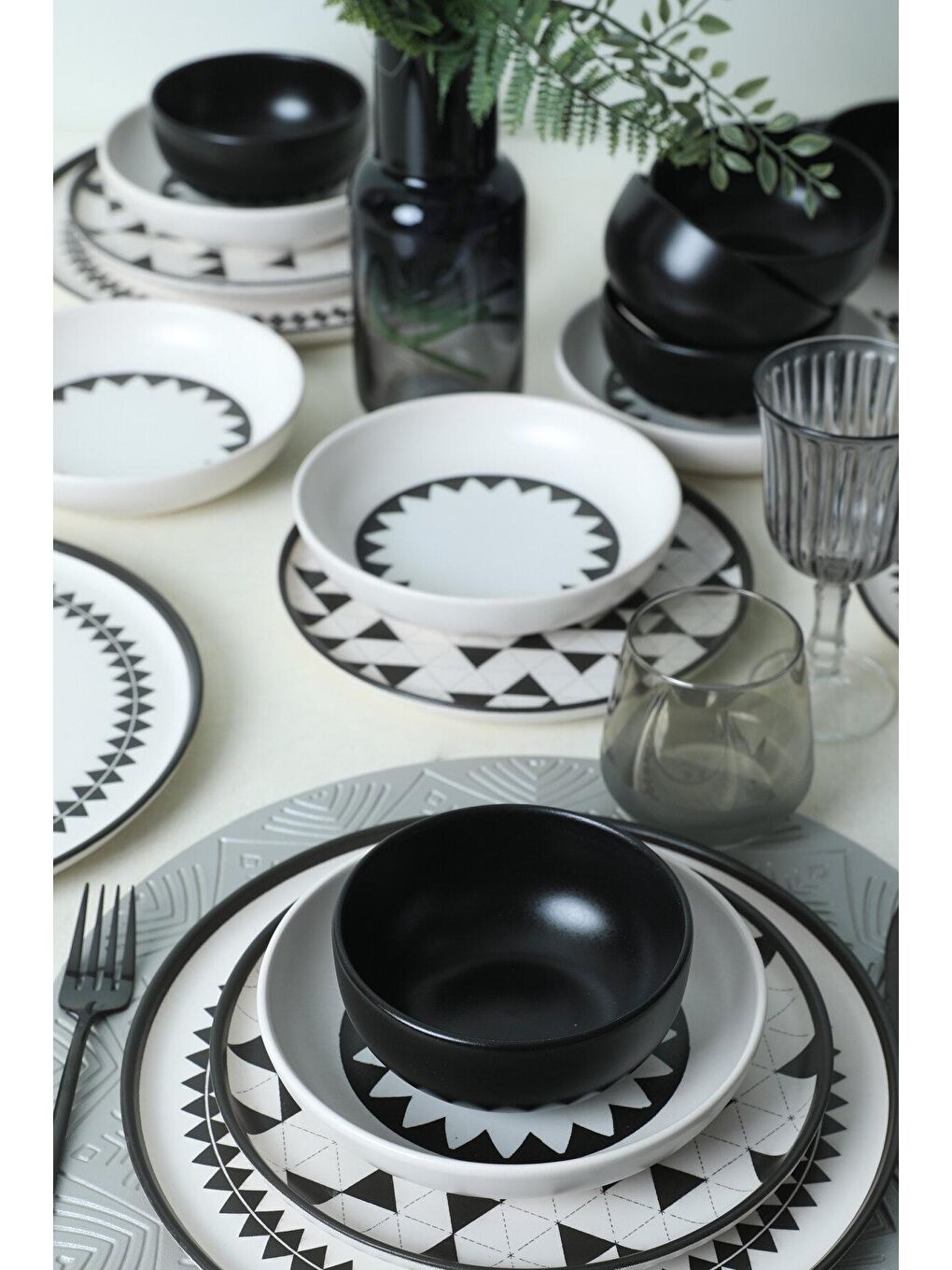 Keramika Karışık Black Pattern Nordic Yemek Takımı 24 Parça 6 Kişilik