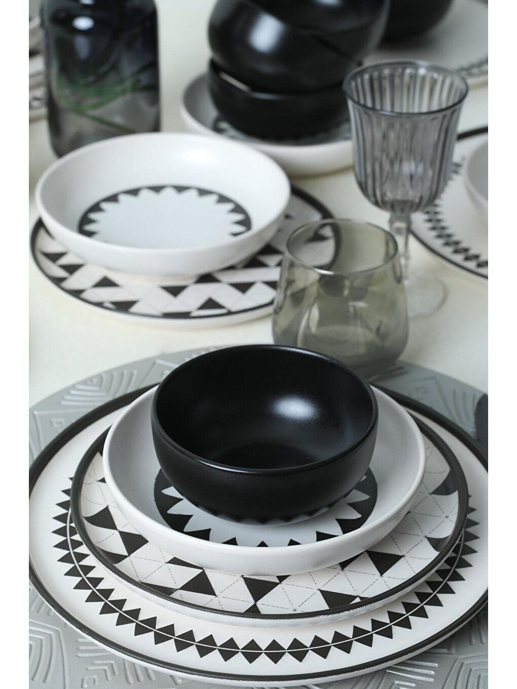 Keramika Karışık Black Pattern Nordic Yemek Takımı 24 Parça 6 Kişilik - 1