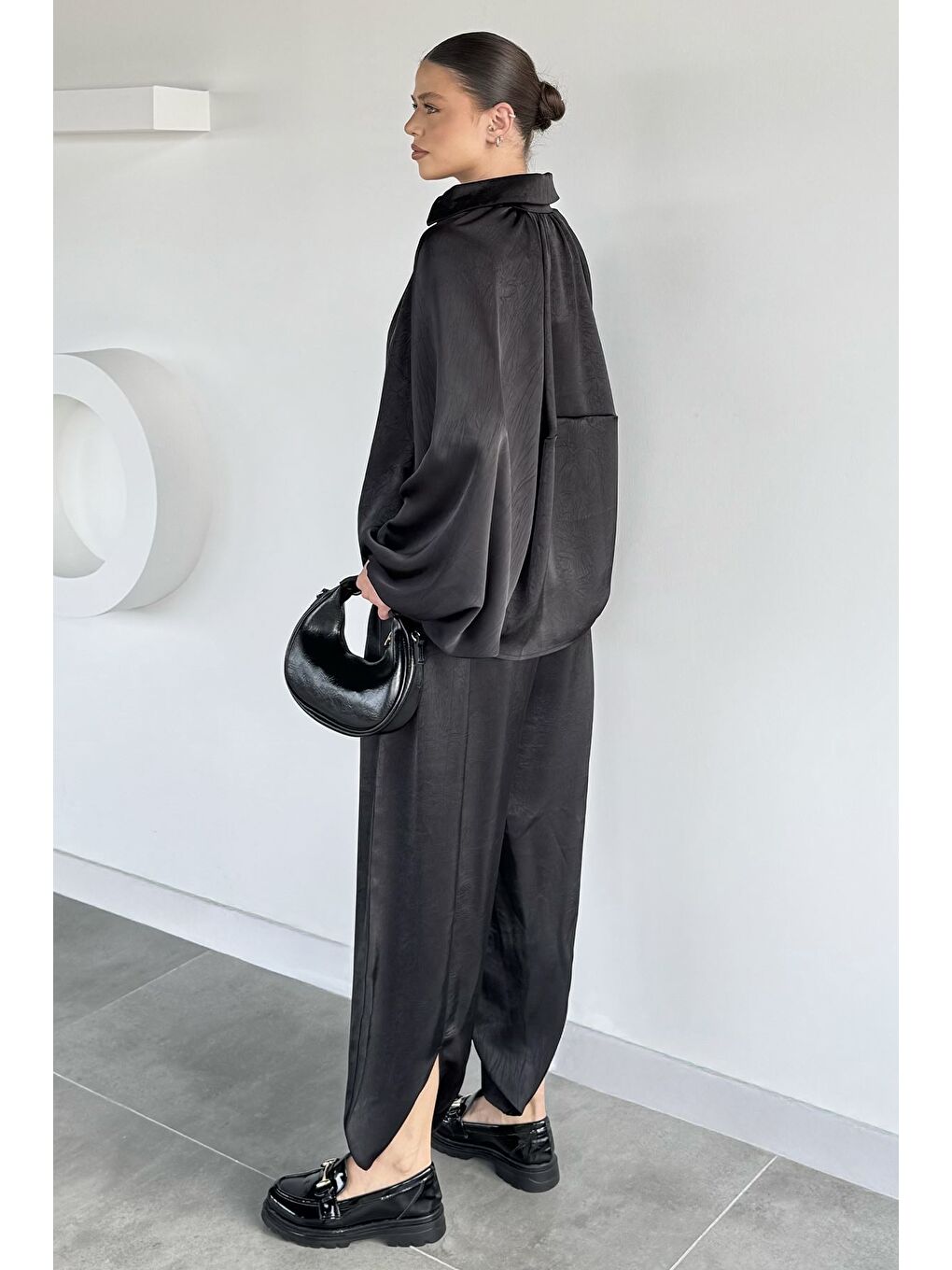 Siyah Kadın Yarasa Kol Saten Ceket Bel Lastikli Pantolon İkili Takım-4