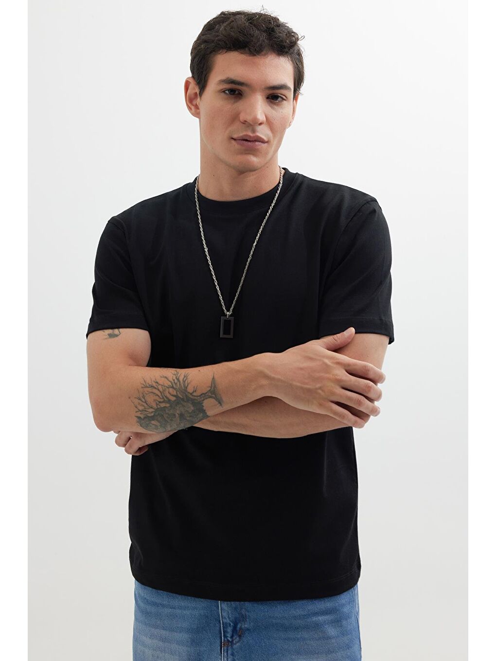 Erkek Regular Fit Klasik Kesim %100 Pamuk Bisiklet Yaka Siyah Tişört-1