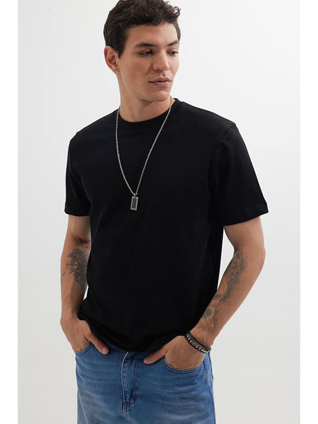 Erkek Regular Fit Klasik Kesim %100 Pamuk Bisiklet Yaka Siyah Tişört-4