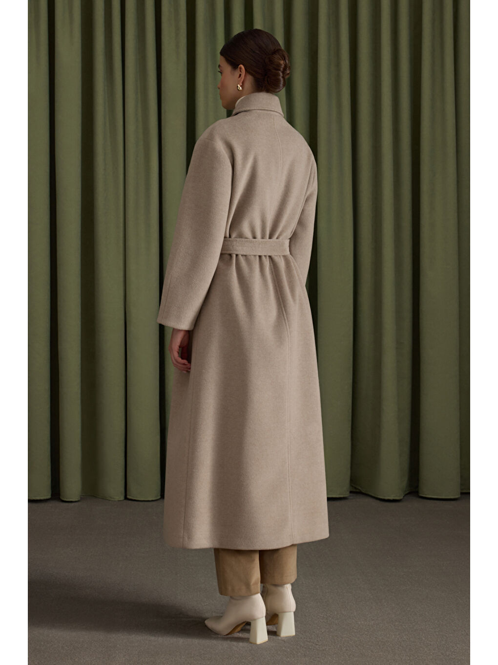 Bej Seyyar Kuşaklı Kruvaze Kapama  Manto-5