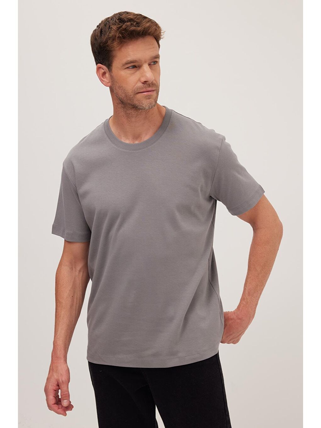 Unisex Relax Fit Rahat Kesim %100 Pamuk Yumuşak Dokulu Hafif Kalın Gri Bisiklet Yaka Tişört-1