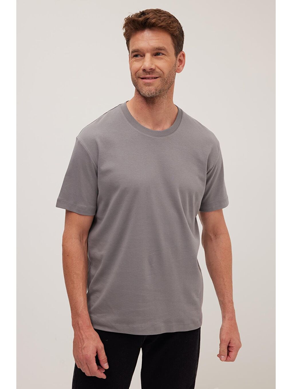 Unisex Relax Fit Rahat Kesim %100 Pamuk Yumuşak Dokulu Hafif Kalın Gri Bisiklet Yaka Tişört-3