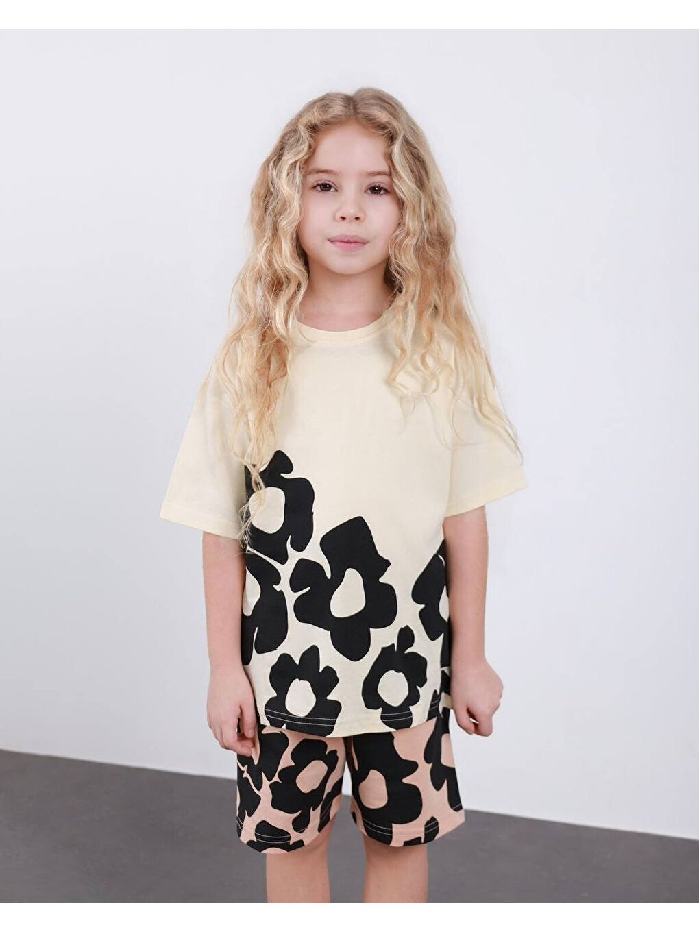 Bej Kız Çocuk Çiçek Desen Şortlu Alt Üst Takım-1