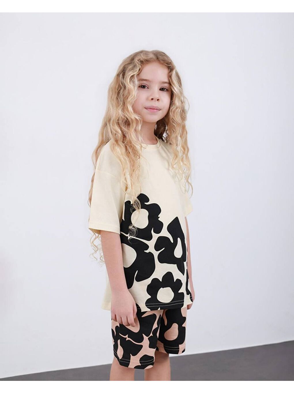 Bej Kız Çocuk Çiçek Desen Şortlu Alt Üst Takım-2