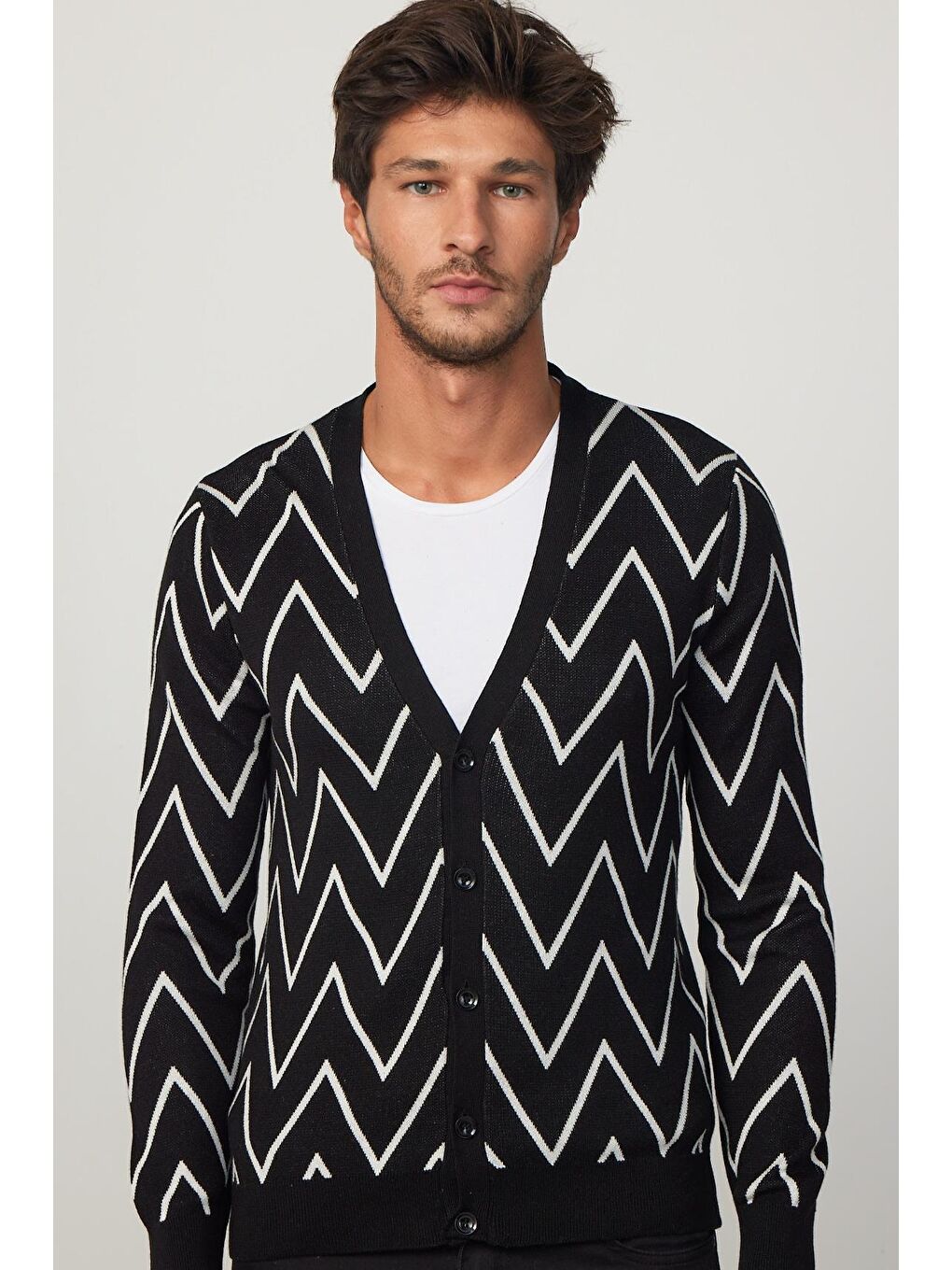 Karışık Erkek Standart Fit Normal Kesim Jakarlı Yumuşak Dokulu Düğmeli Siyah-Beyaz Erkek Hırka-1