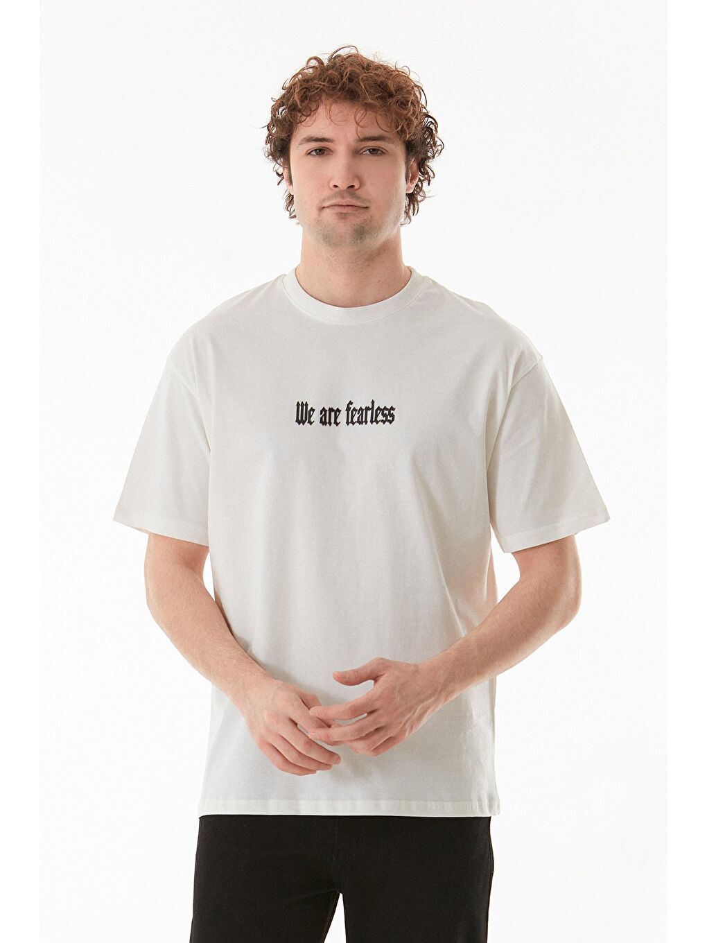 Ekru We Are Fearless Yazı Baskılı Bisiklet Yaka Tişört