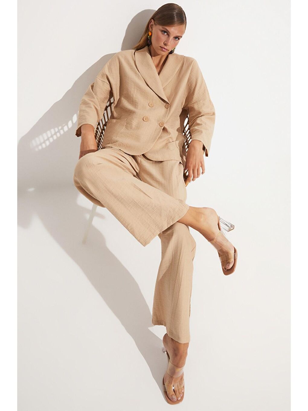 Kahverengi Kadın Geniş Kalıp Kruvaze Ceket Pantolon Dokuma Takım-2