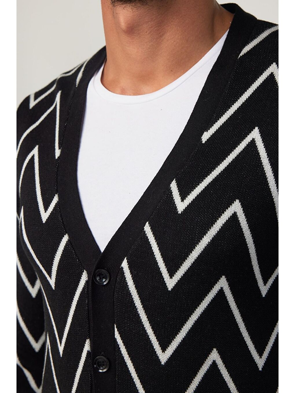 Karışık Erkek Standart Fit Normal Kesim Jakarlı Yumuşak Dokulu Düğmeli Siyah-Beyaz Erkek Hırka-3