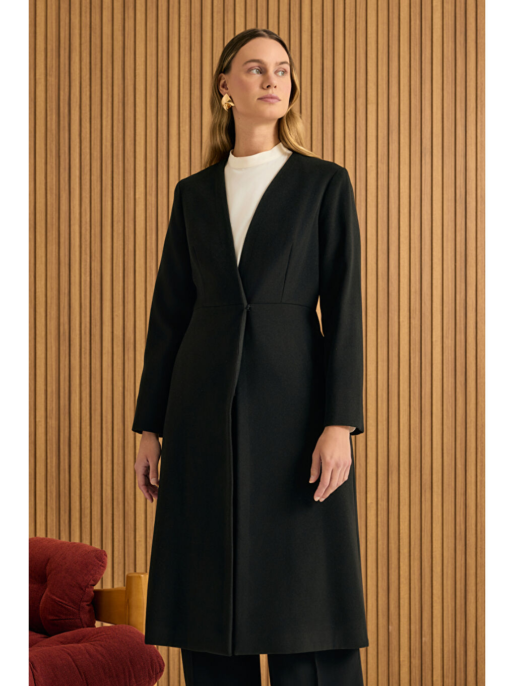 Siyah Kaşe Kumaş Kol Ve Bel Detaylı Kap-1