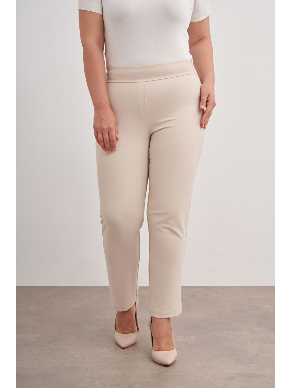 Bej Kalın Kemerli  Lastikli Pantolon-3