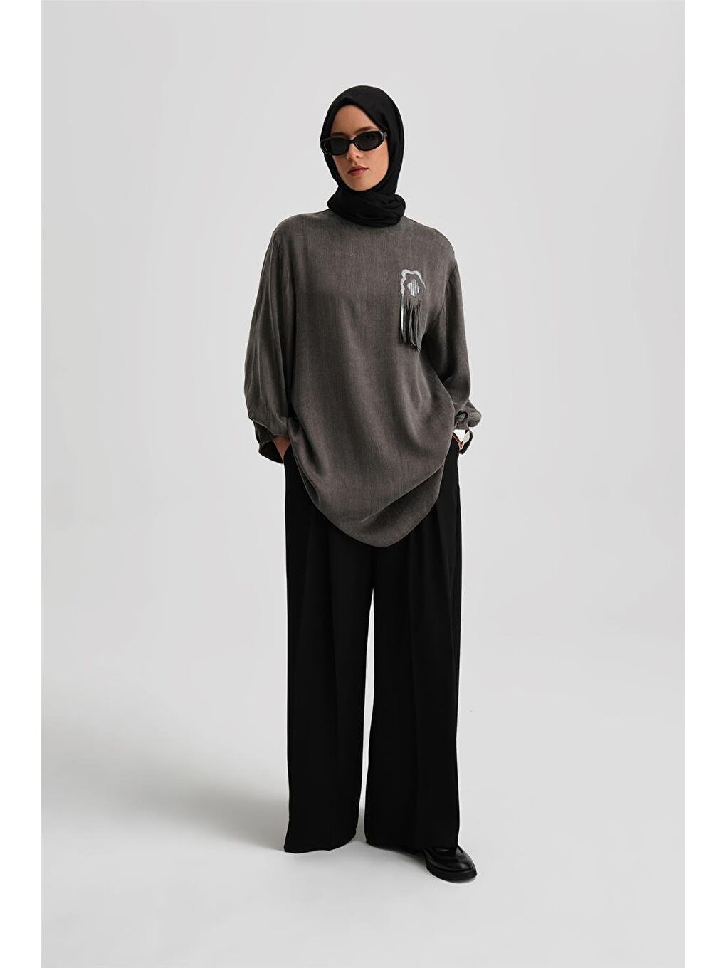 Gri Simli Çiçek Aplikeli Kupra Tunik 24K4303 Antrasit