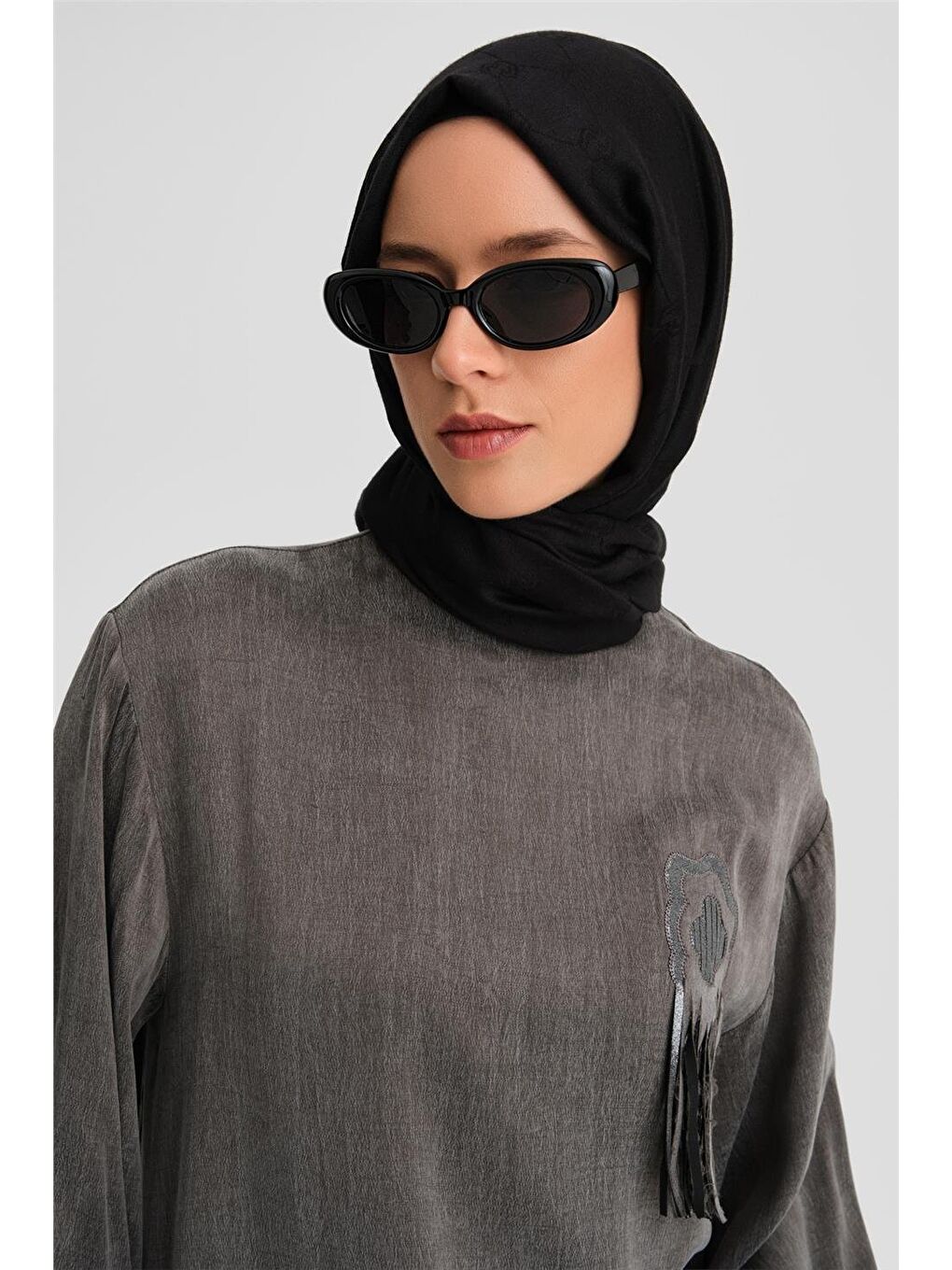 Gri Simli Çiçek Aplikeli Kupra Tunik 24K4303 Antrasit-1