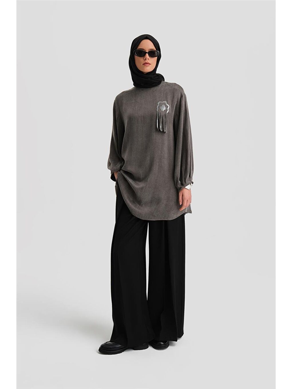 Gri Simli Çiçek Aplikeli Kupra Tunik 24K4303 Antrasit-2