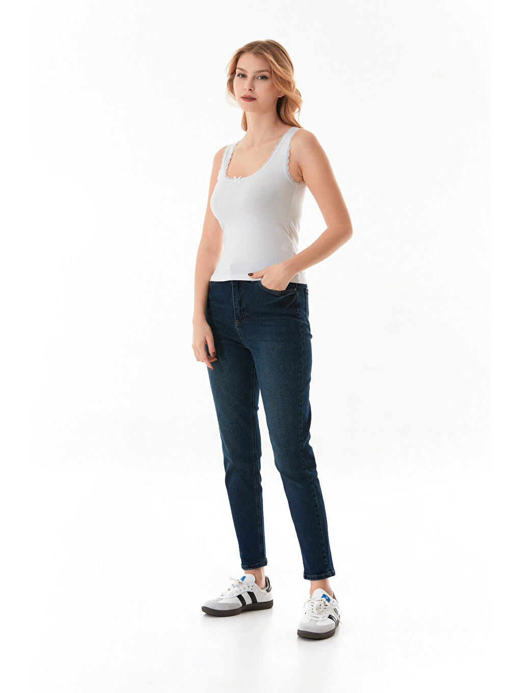 Beyaz Basic Dantelli Askılı Body-2