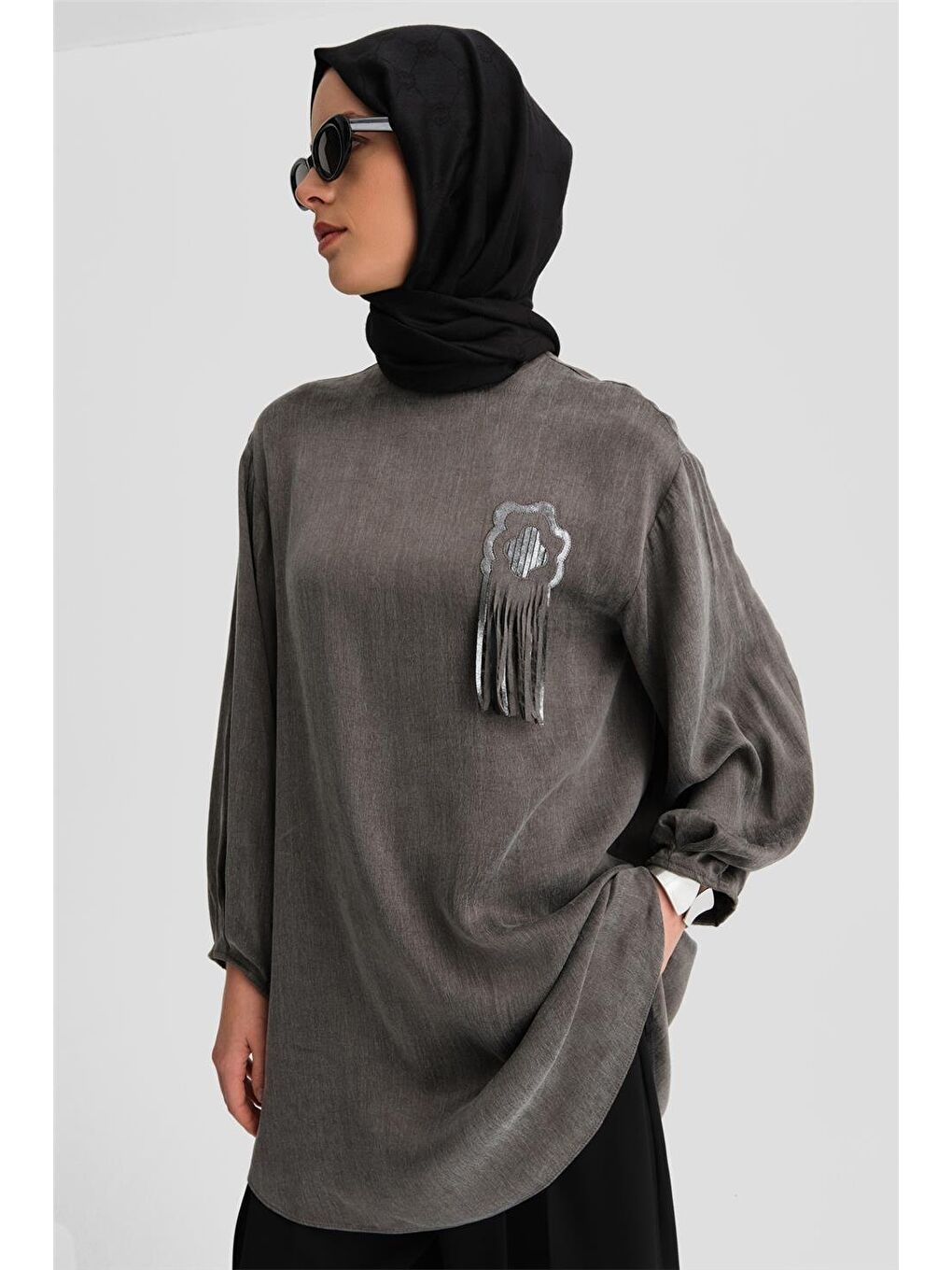 Gri Simli Çiçek Aplikeli Kupra Tunik 24K4303 Antrasit-3