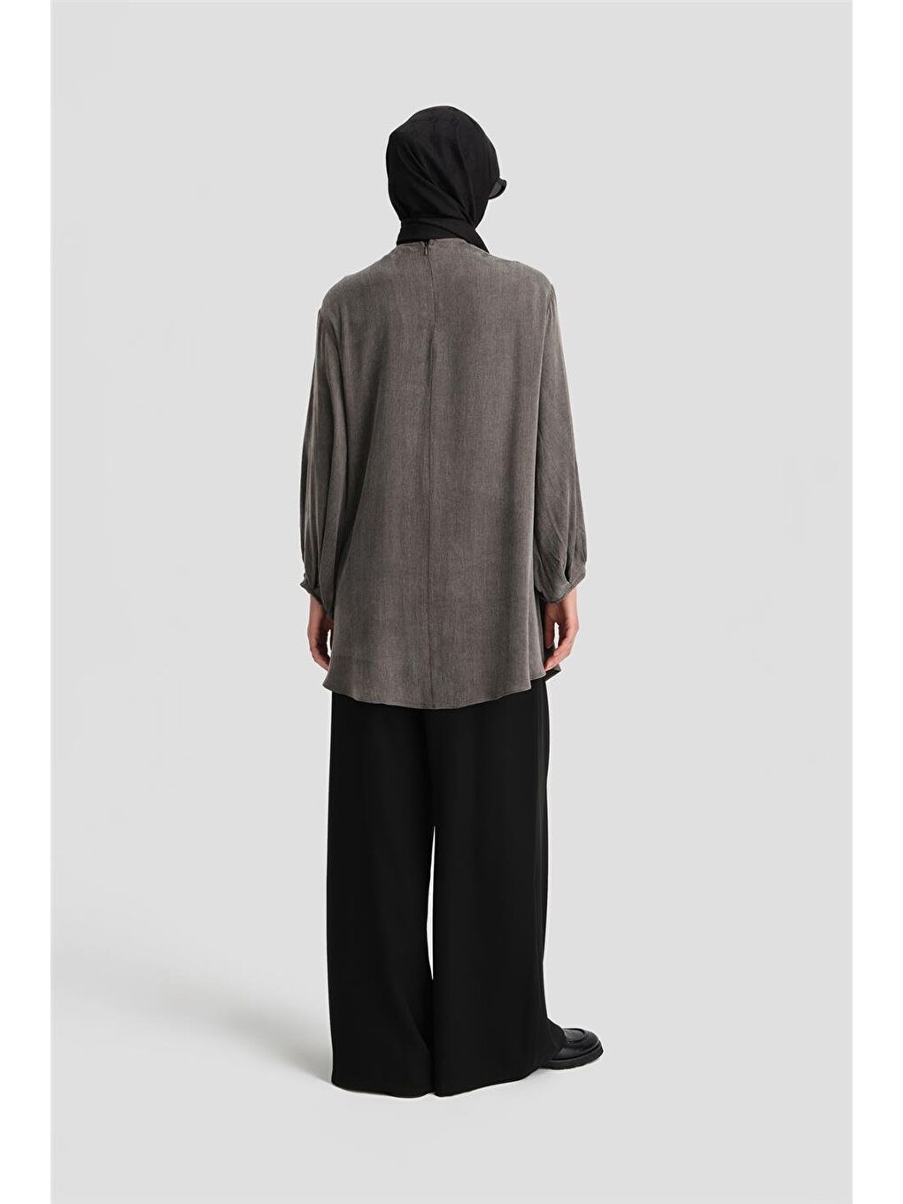 Gri Simli Çiçek Aplikeli Kupra Tunik 24K4303 Antrasit-5