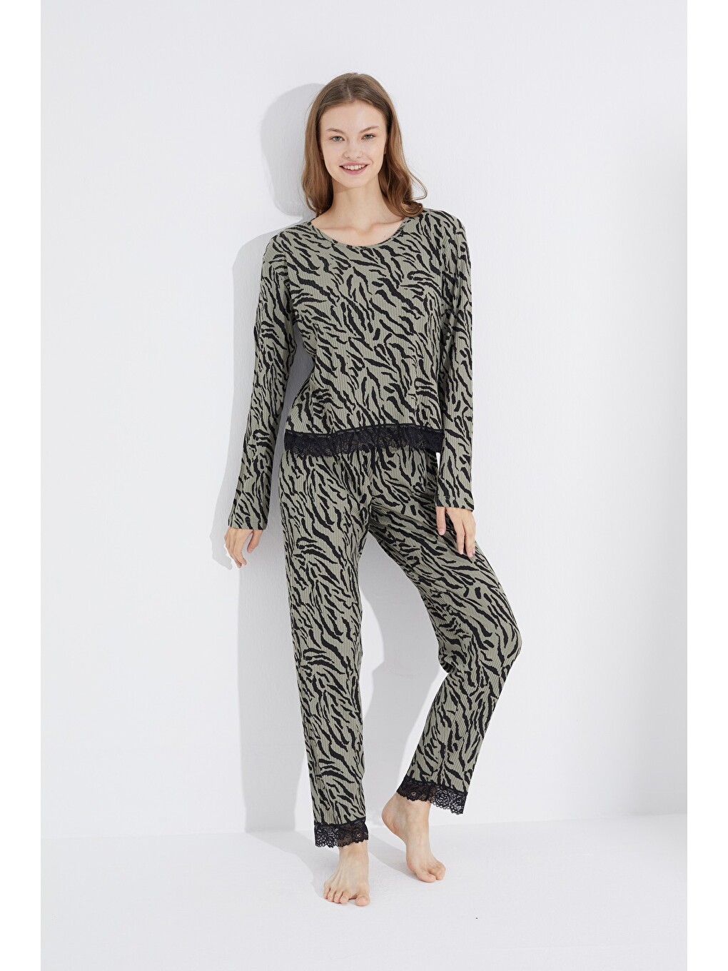 Karışık Dantel Detaylı Örme Pijama Takım