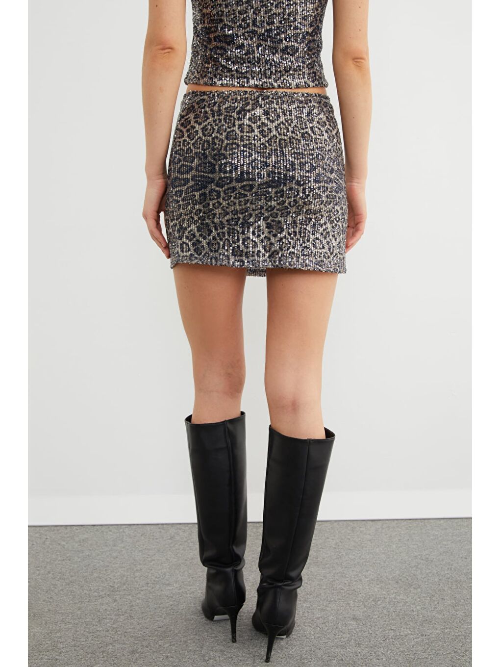 Kahverengi Leopar Desenli Pullu Mini Etek-3