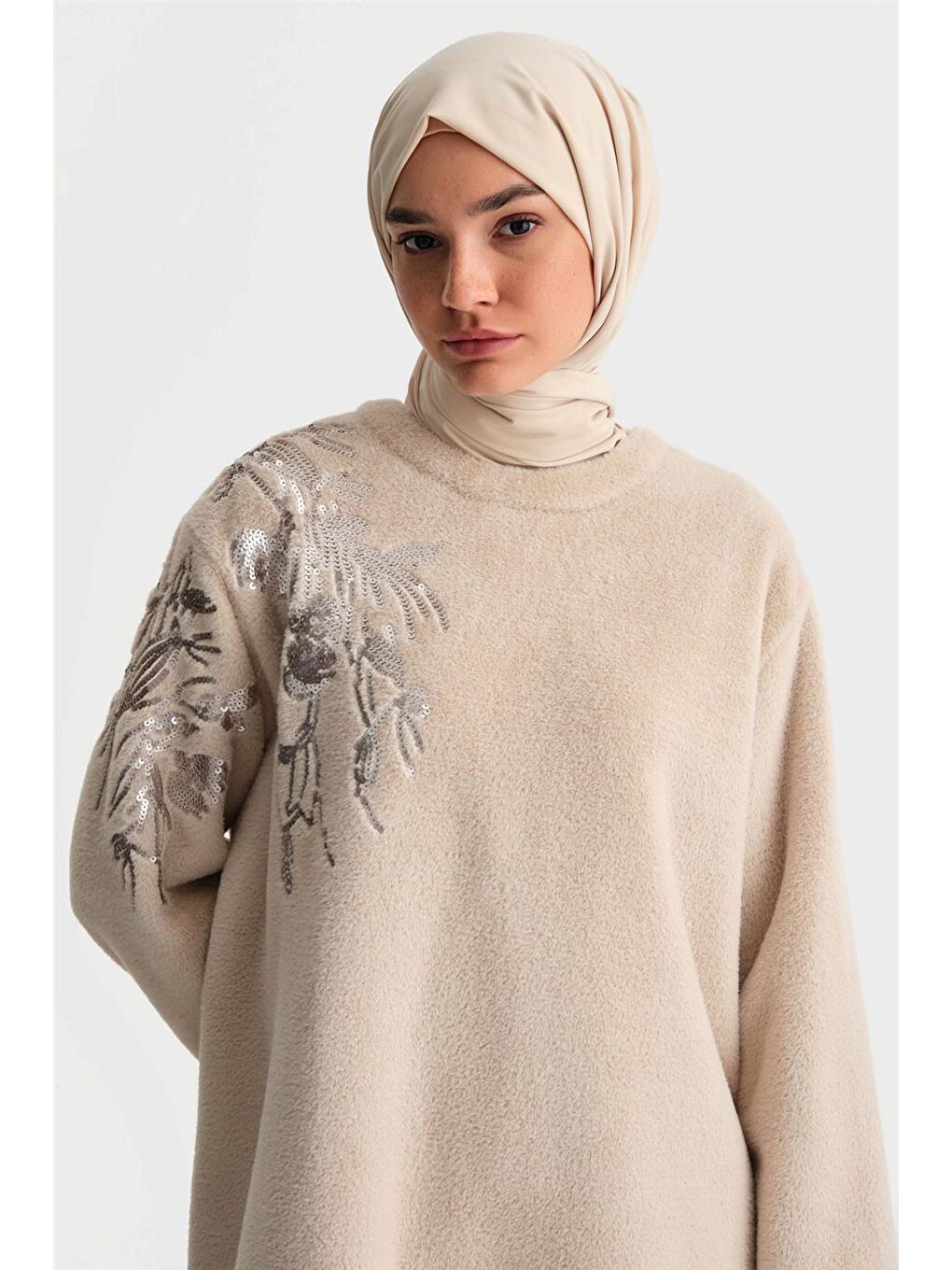 Bej Nakış Detaylı Pelüş Tunik 24K4304 Aytaşı-3