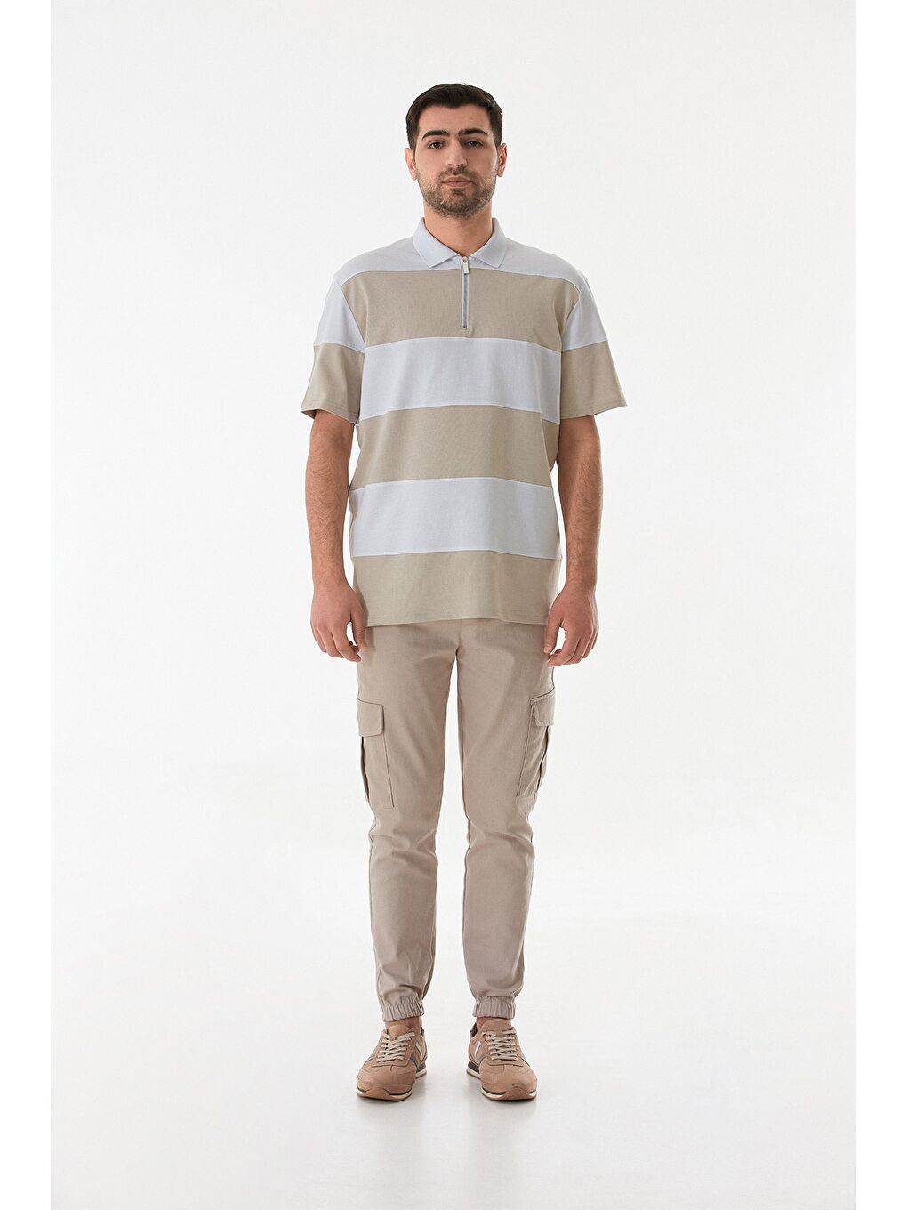 Bej Yarım Fermuarlı Polo Yaka Renk Bloklu Tişört