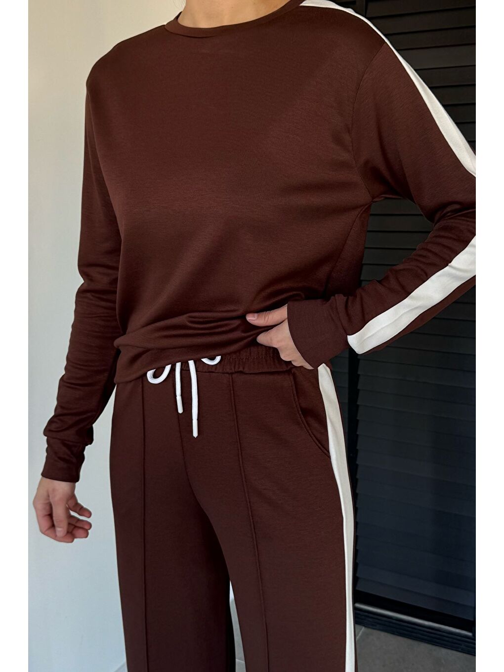 Kahverengi Bisiklet Yaka Şeritli Sweat Çimalı Pantolon İkili Takım-2