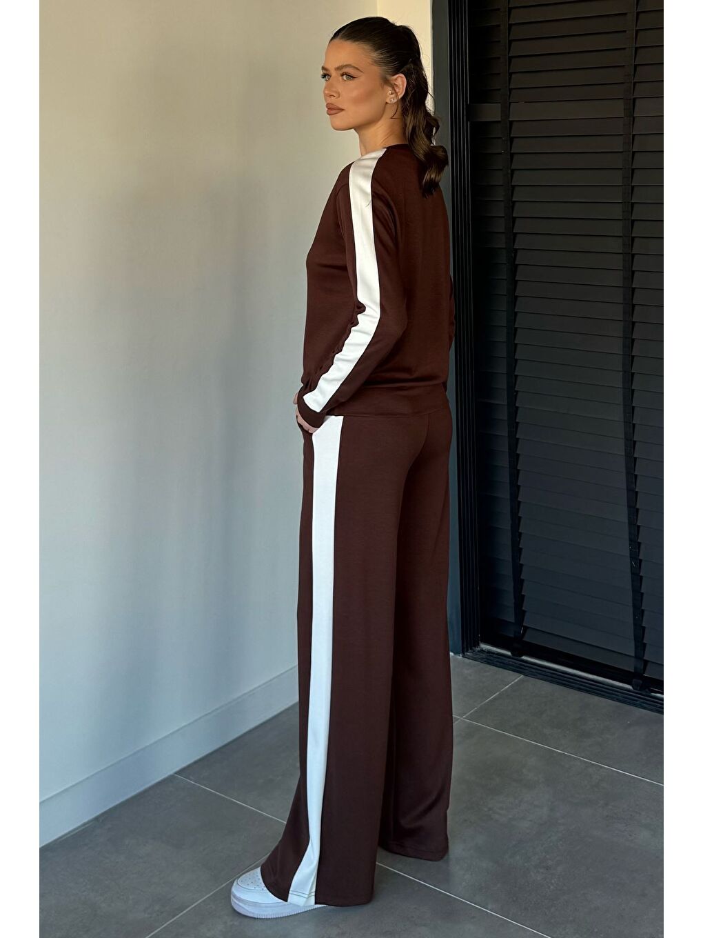 Kahverengi Bisiklet Yaka Şeritli Sweat Çimalı Pantolon İkili Takım-3