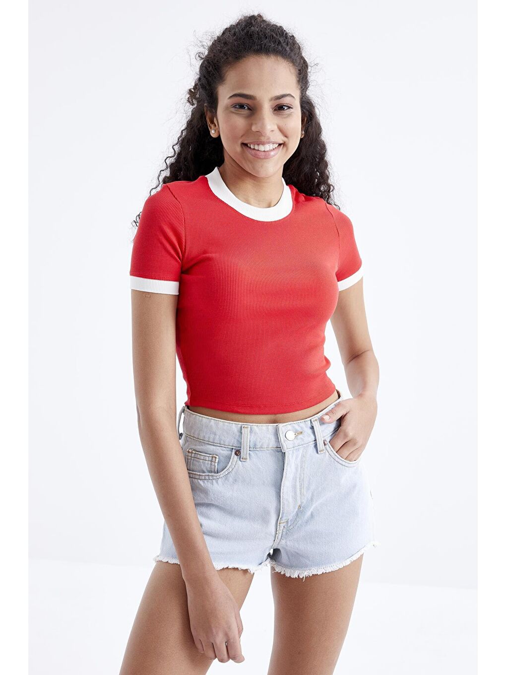 TOMMYLIFE Kırmızı Nar Çiçeği Basic Kol Detaylı O Yaka Kadın Crop Top T-Shirt - 97200 - 1