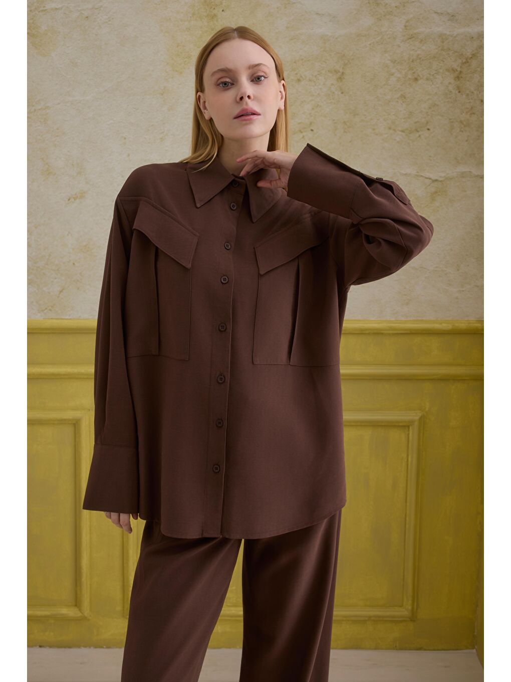 Kahverengi Modern Cep Detaylı Gömlek Kahve-2
