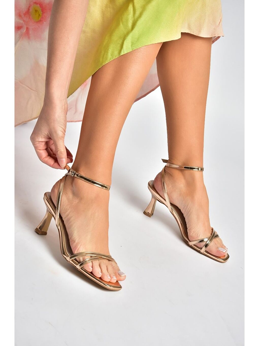 Sarı Bronz Kadın Topuklu Ayakkabı Y569522034