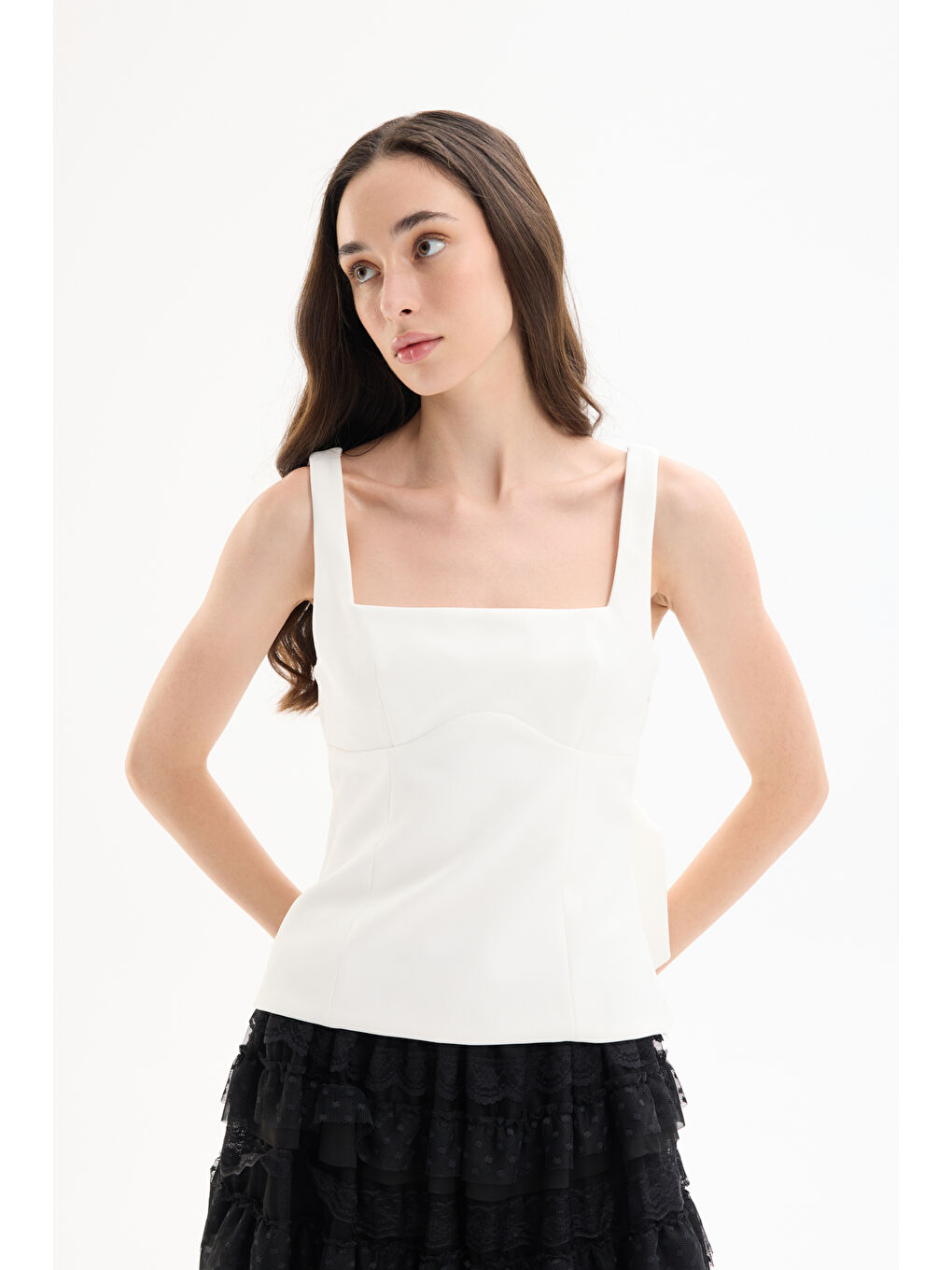 Sırtı Kurdele Detaylı Kare Yaka Askılı  Bluz Ekru-2