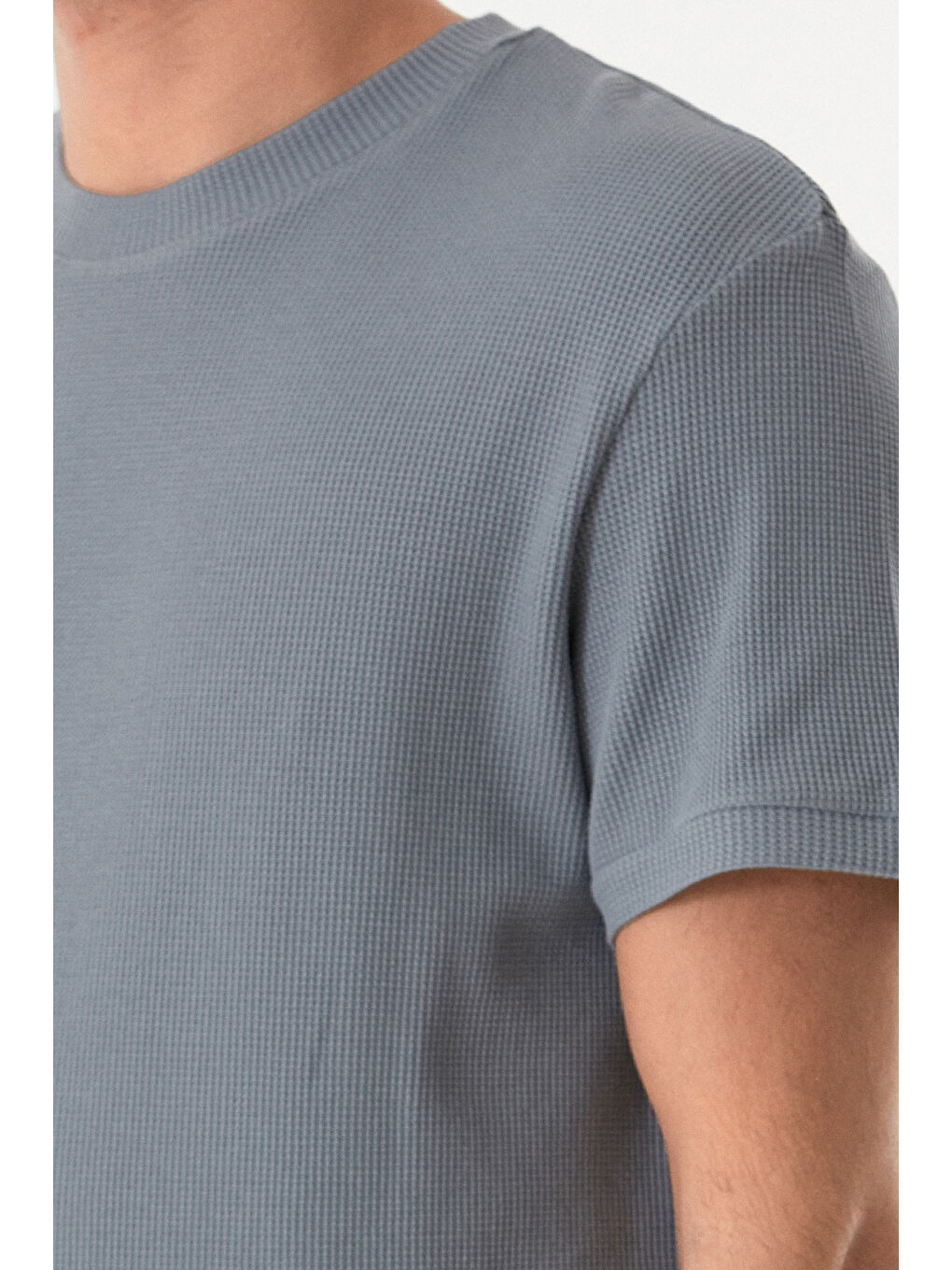 Gri Waffle Kumaş Bisiklet Yaka Tişört-4