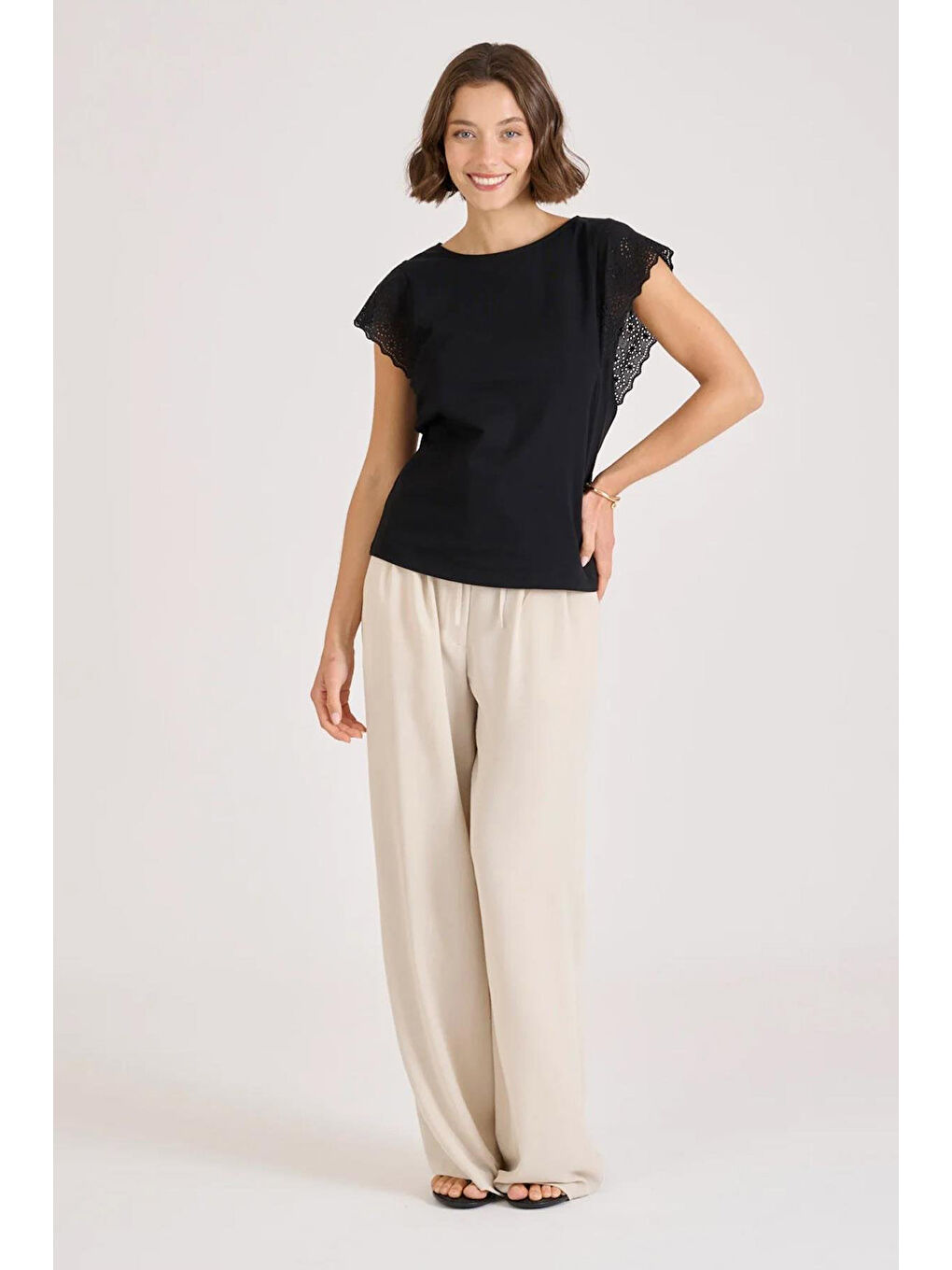 Siyah % 100 Pamuk Relaxed Fit Dantel Detaylı Bluz 25Y1203K1-1