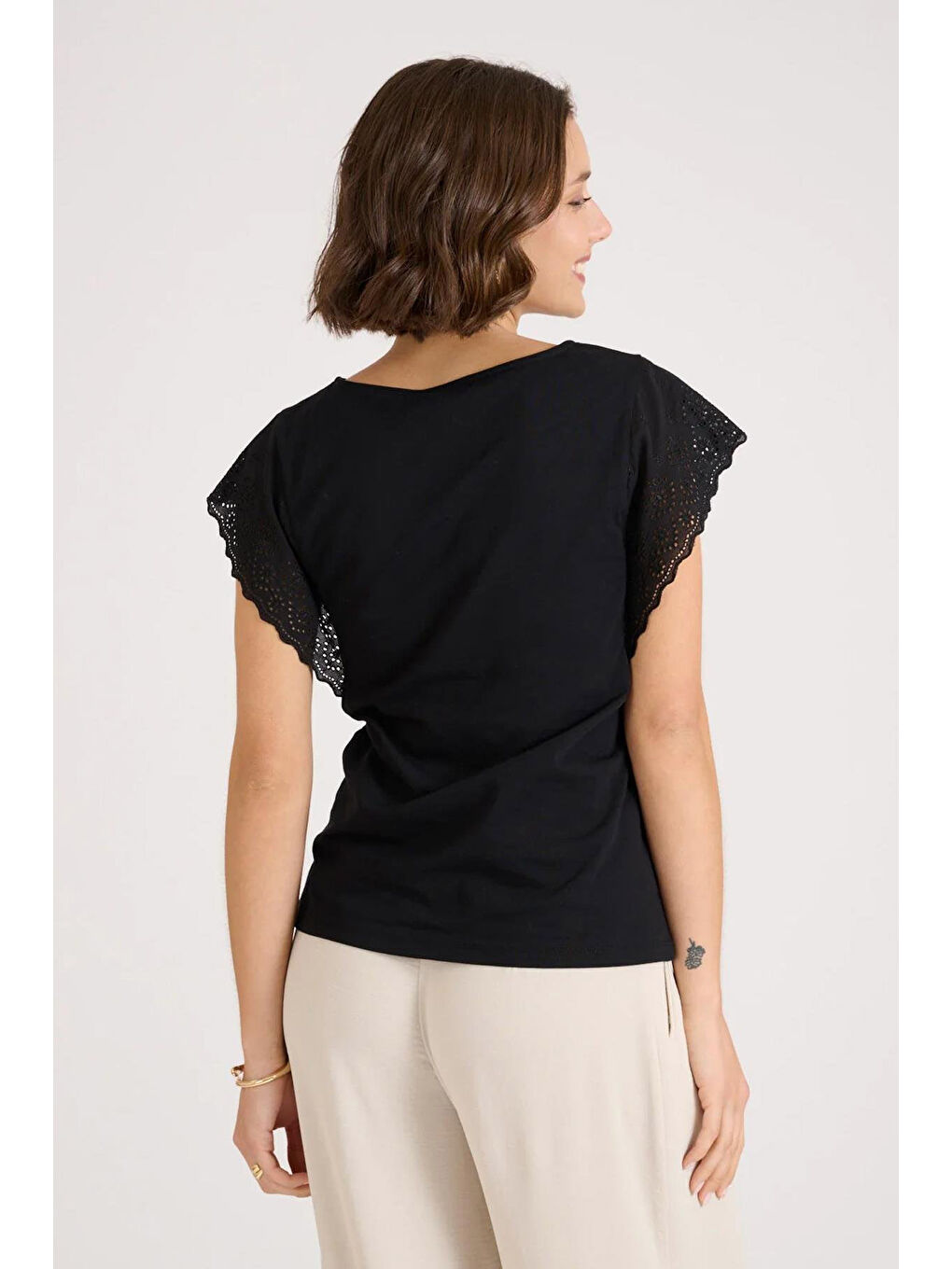 Siyah % 100 Pamuk Relaxed Fit Dantel Detaylı Bluz 25Y1203K1-4