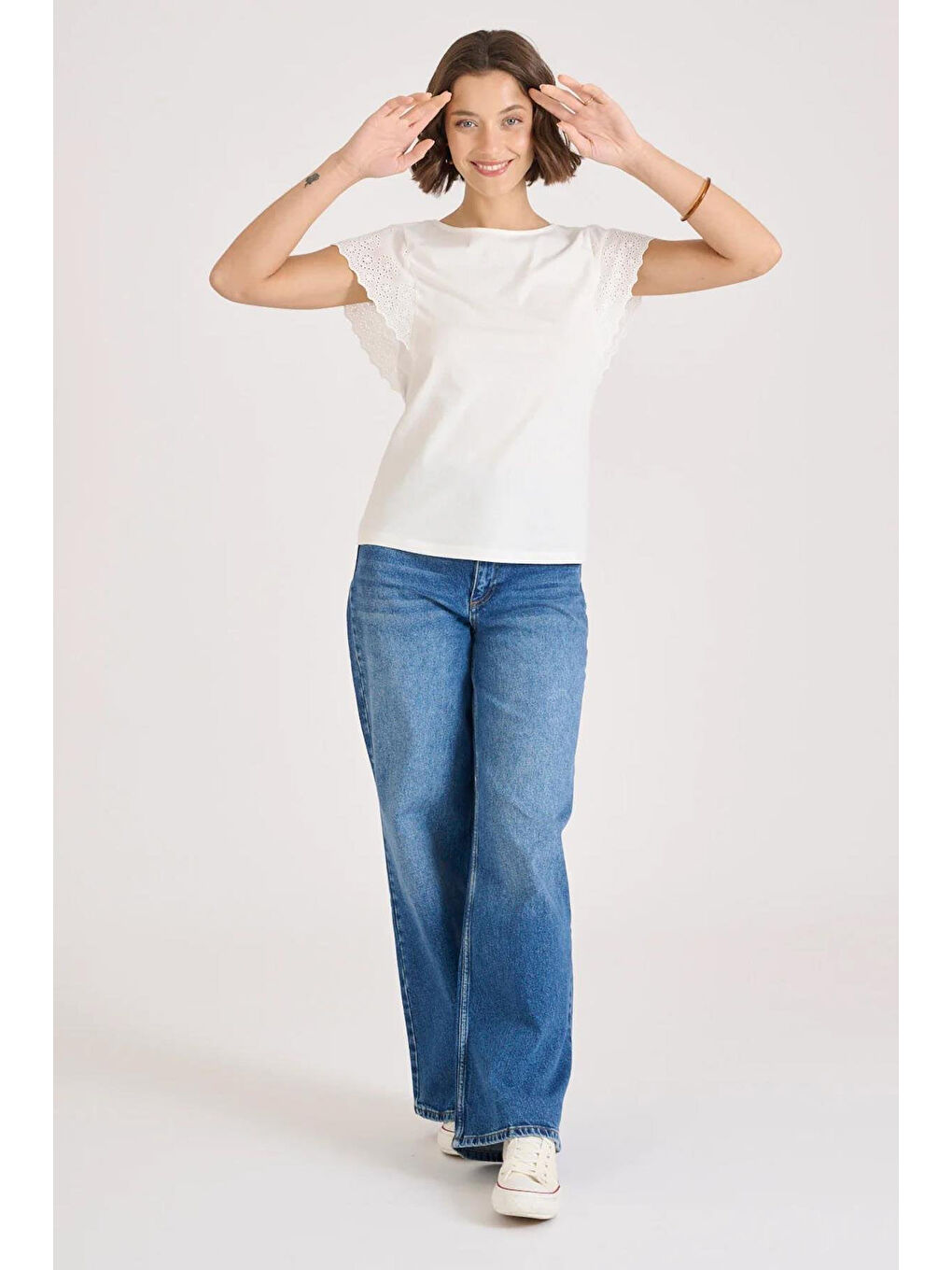 Ekru % 100 Pamuk Relaxed Fit Dantel Detaylı Bluz 25Y1203K1-1