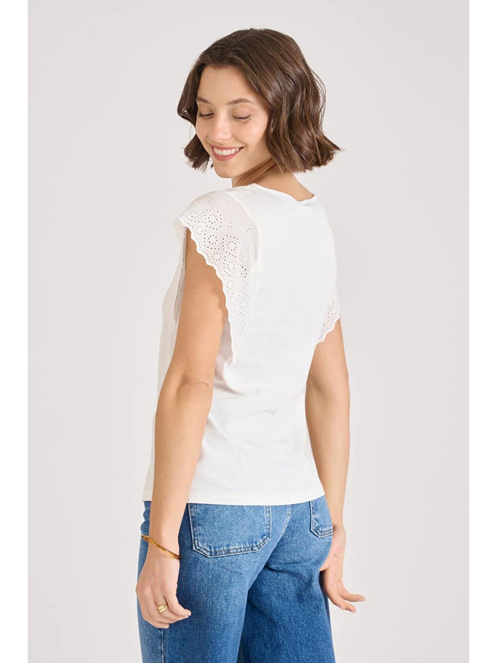 Ekru % 100 Pamuk Relaxed Fit Dantel Detaylı Bluz 25Y1203K1-4