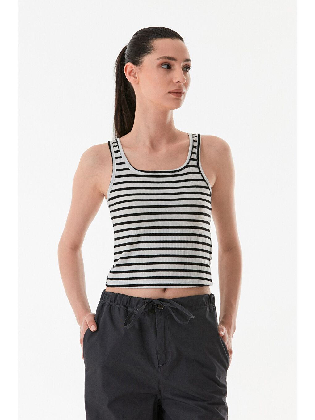 Siyah Çizgili U Yaka Body-1