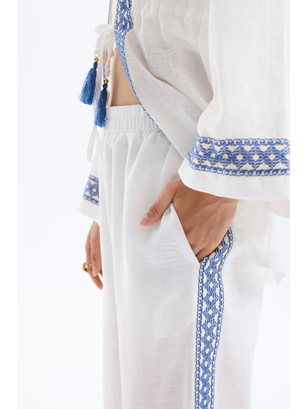 Şerit Nakışlı Beli Lastikli Bol Paça Pantolon Ekru-2