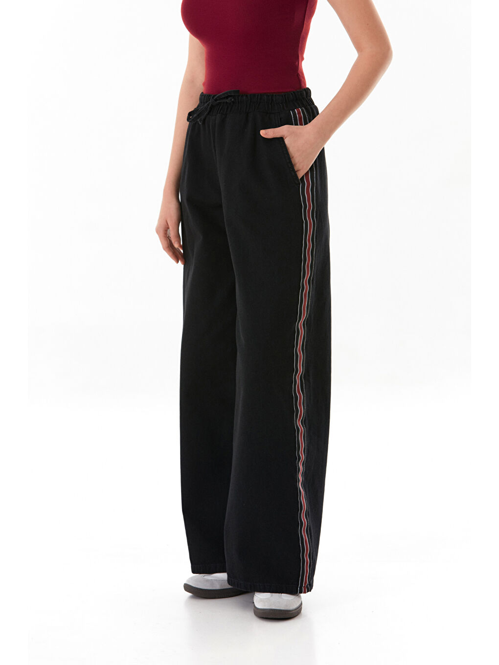 Siyah Beli Bağlamalı Yanları Şeritli Wide Leg Jean-1