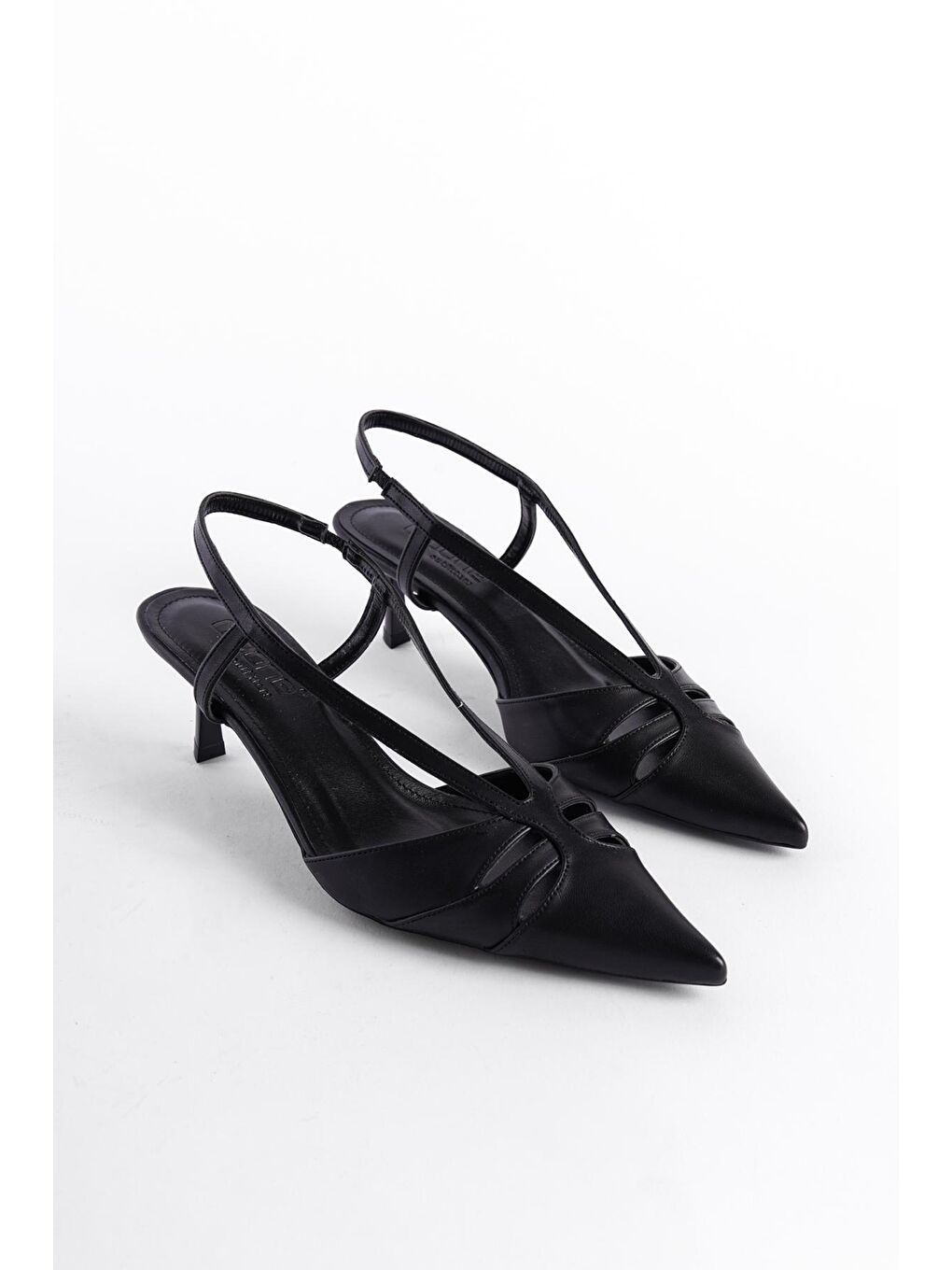 Siyah Sivri Burunlu Orta Topuklu Kadın Ayakkabı
