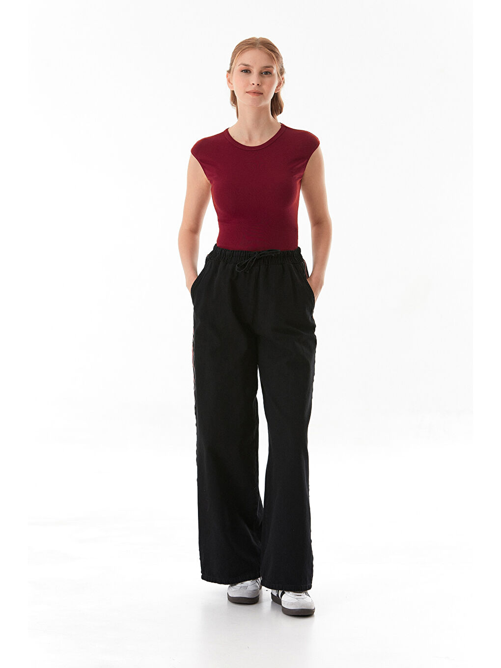 Siyah Beli Bağlamalı Yanları Şeritli Wide Leg Jean-3