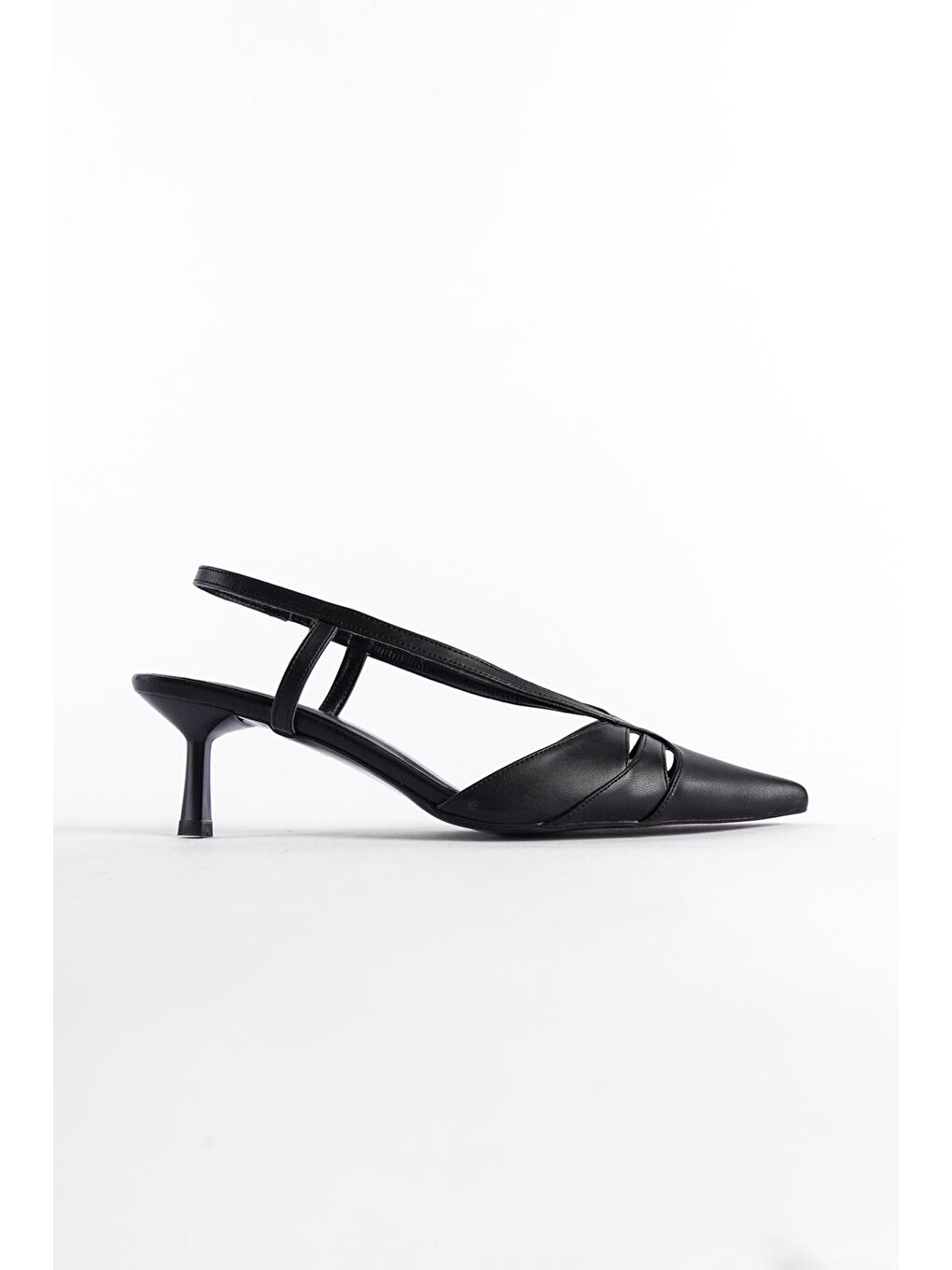 Siyah Sivri Burunlu Orta Topuklu Kadın Ayakkabı-1