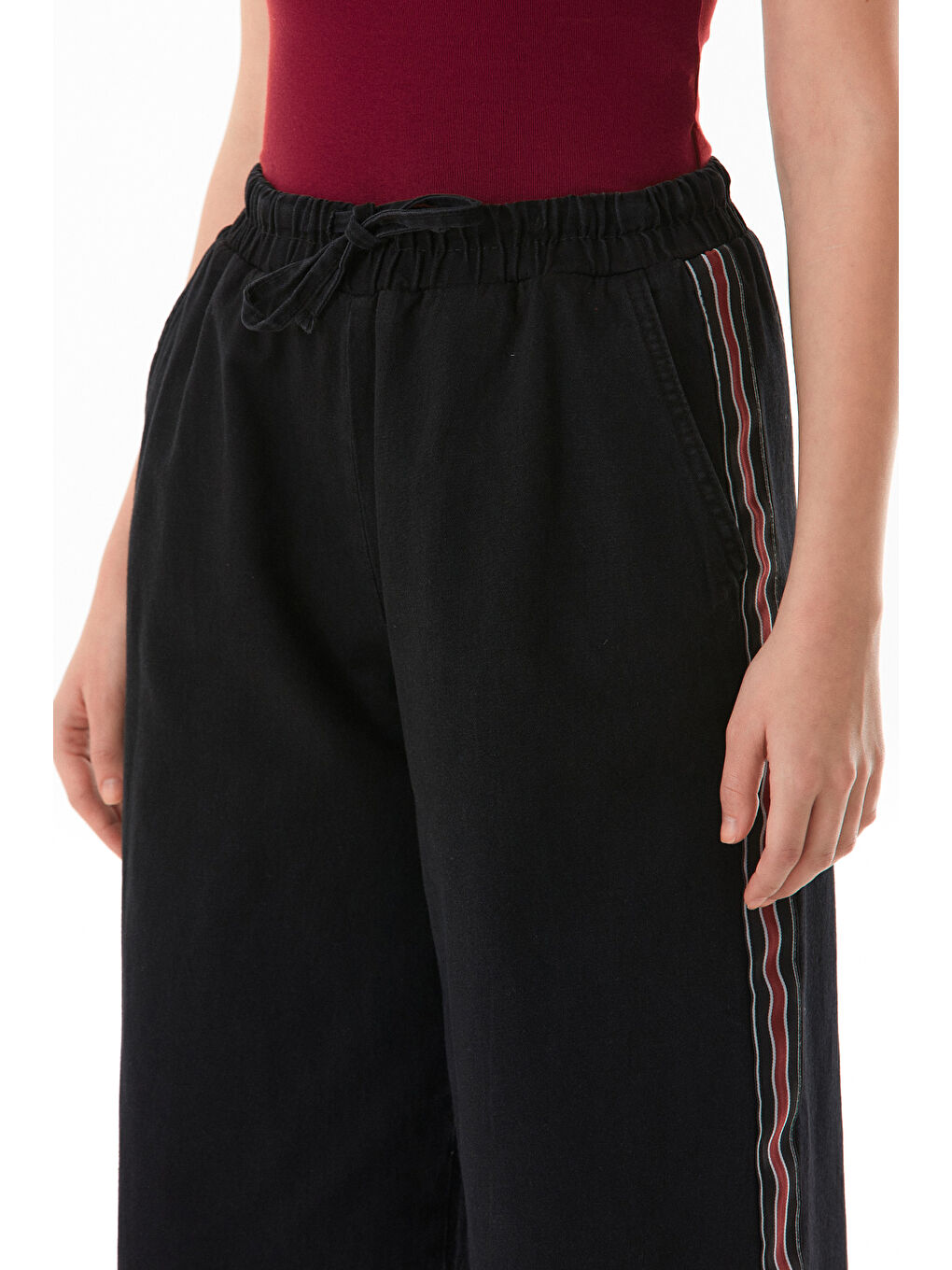 Siyah Beli Bağlamalı Yanları Şeritli Wide Leg Jean-4