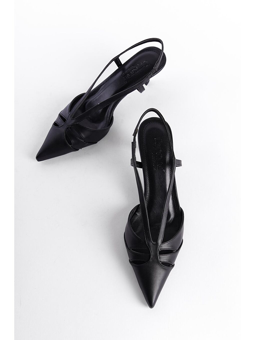 Siyah Sivri Burunlu Orta Topuklu Kadın Ayakkabı-3