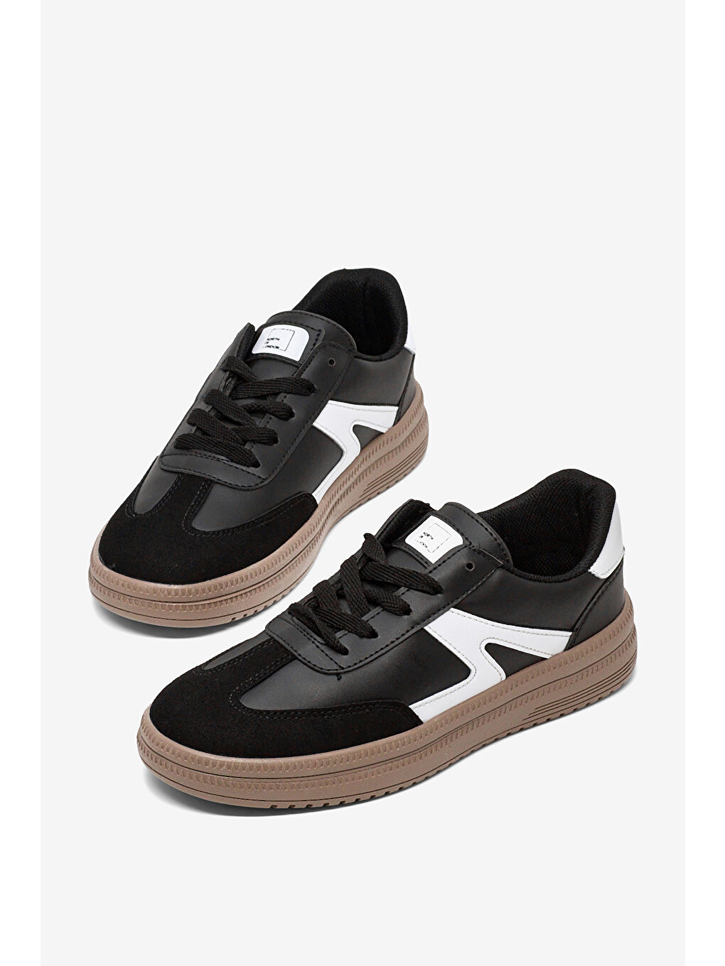 Kadın Siyah Beyaz Rahat Kalıp Kauçuk Taban Bağcıklı Sneaker-1
