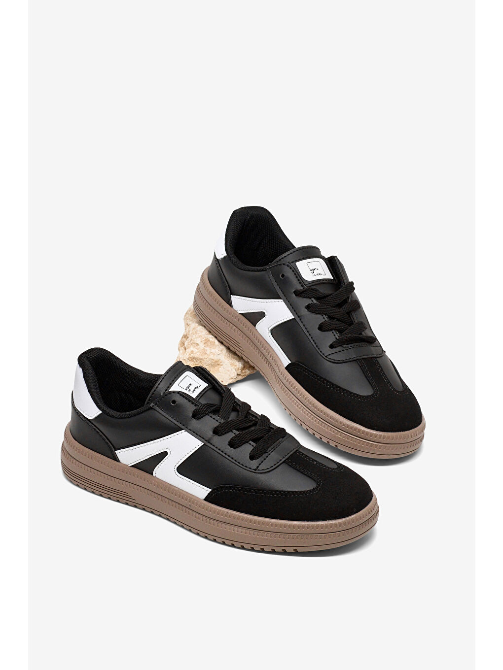 Kadın Siyah Beyaz Rahat Kalıp Kauçuk Taban Bağcıklı Sneaker-2