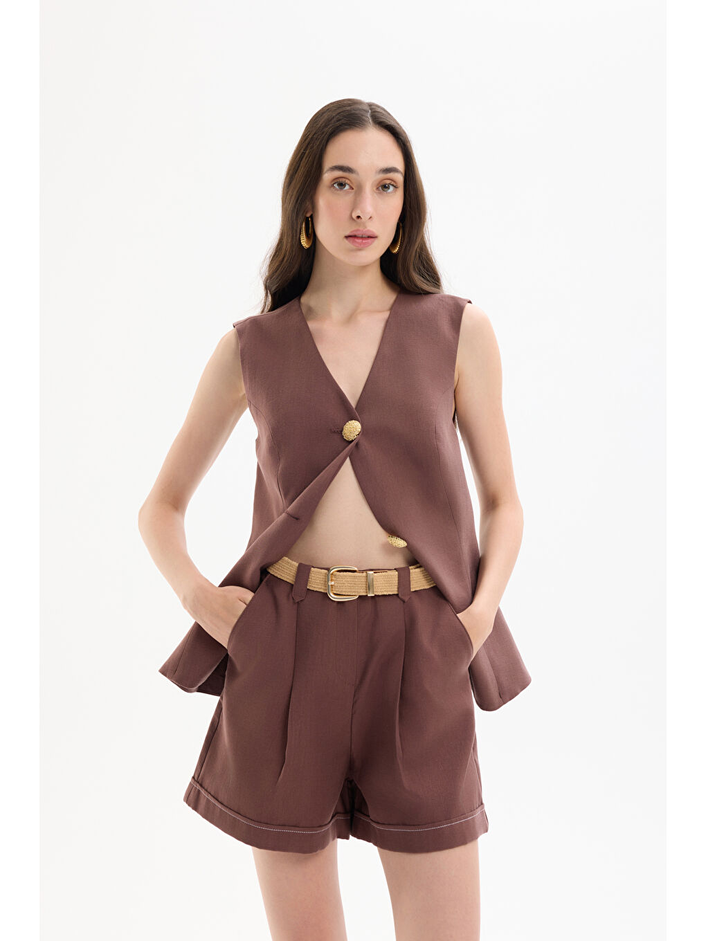 Hasır Kemer Aksesuarlı Pile Detaylı Mini Şort Kahverengi-3